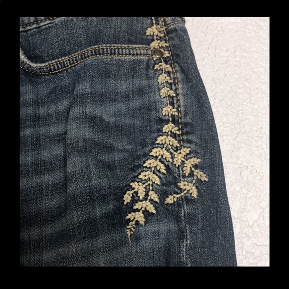 Eddie Bauer Embroidered Jean Shorts Sz 4 - Picture 3 of 8